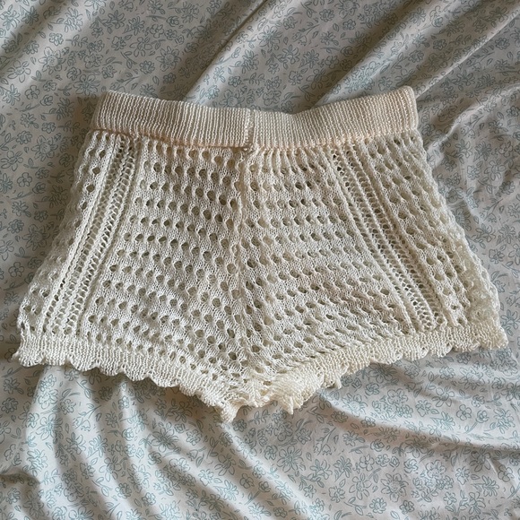 crochet cream shorts! - Picture 2 of 3